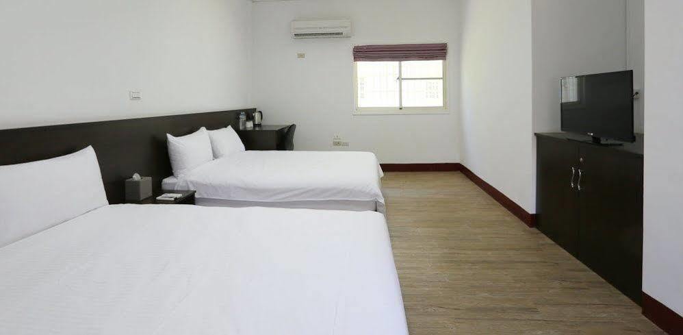 โอ๊ค การ์เดน โฮสเต็ล Apartment เมืองฮวาเหลียน ภายนอก รูปภาพ